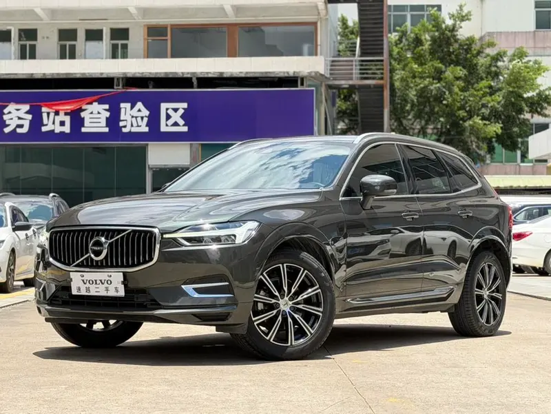 Volvo XC60 T5 4WD Luxury Edition, 2020 — фото 1