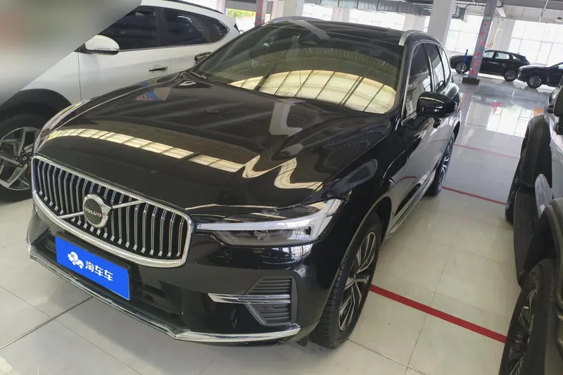 Volvo XC60 B5 4WD Luxury Edition, 2025 — фото 1