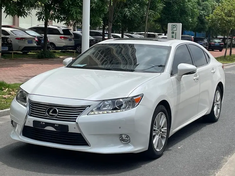 Lexus ES 250 Edition, 2013 — фото 1