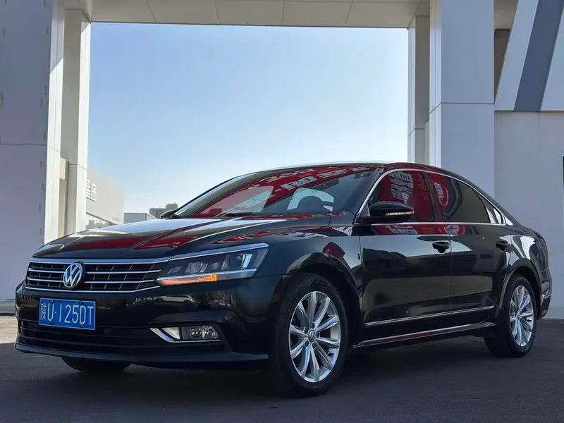 Volkswagen Passat 330TSI DSG Premium Edition, 2017 — фото 1