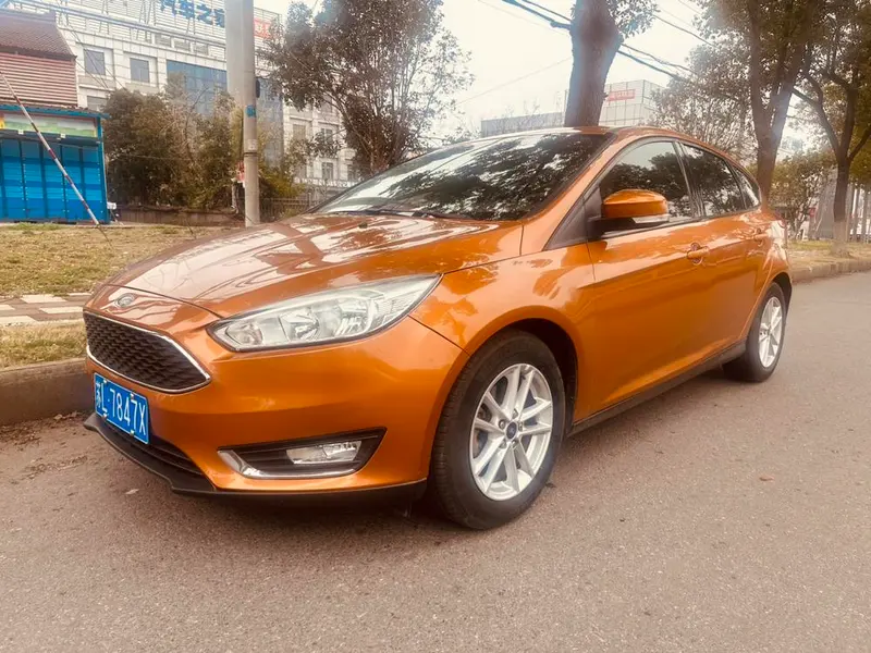 Ford Focus Hatchback 1.6L Auto Style Version, 2015 — фото 1