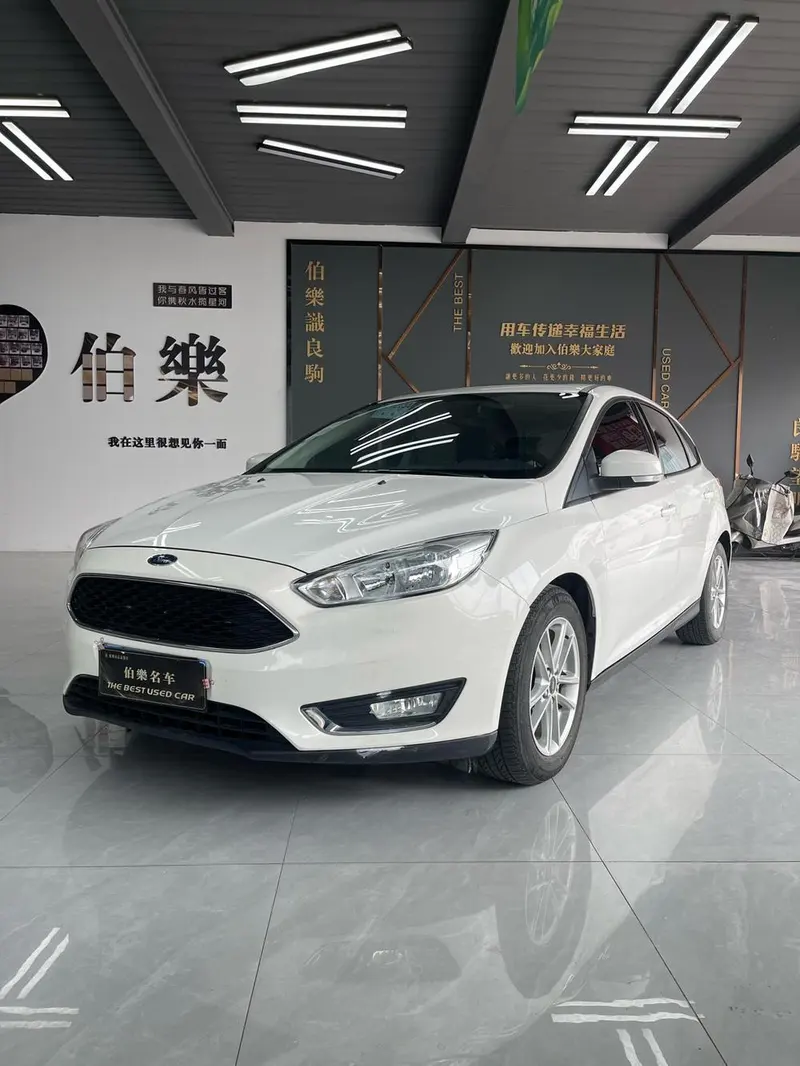 Ford Focus Hatchback 1.6L Auto Style Version Edition, 2017 — фото 1