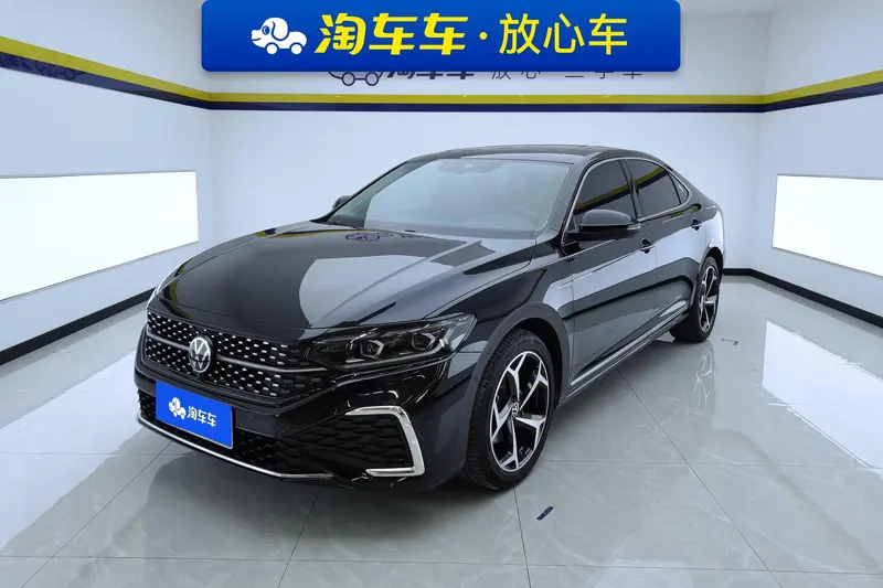 Volkswagen Passat Facelift 330TSI Luxury Edition, 2023 — фото 1