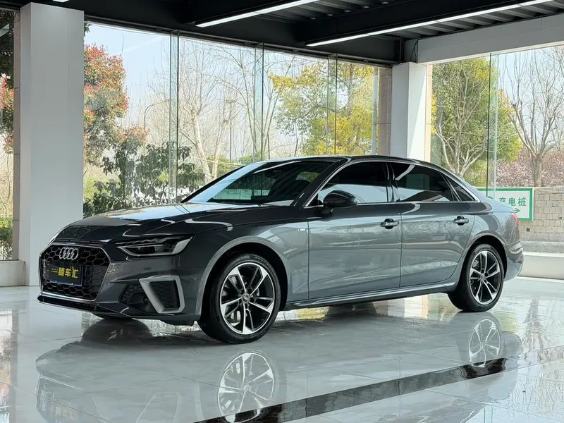 Audi A4L 40 TFSI Fashion Version, 2022 — фото 1