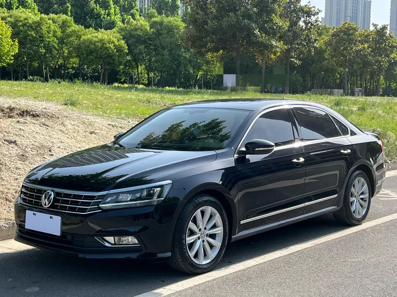 Volkswagen Passat 330TSI DSG Premium Edition, 2017 — фото 1
