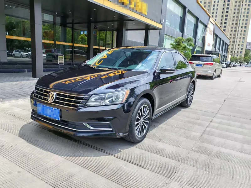 Volkswagen Passat 2.5L Auto RWD 5 Seater Parallel Import, 2017 — фото 1