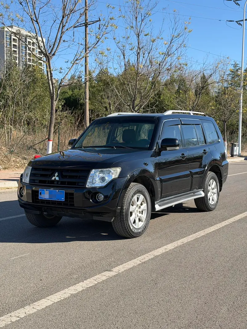 Mitsubishi Pajero (Import), 2014