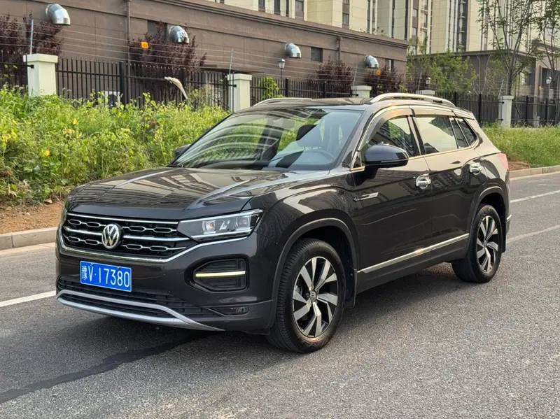 Volkswagen Tayron 330TSI 2WD Luxury Smart Connected Edition, 2022 — фото 1