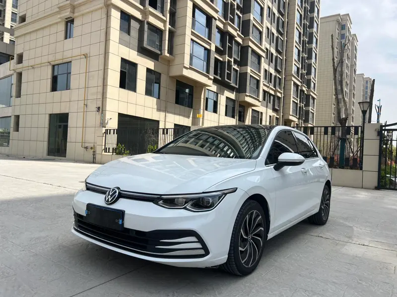 Volkswagen Golf, 2023