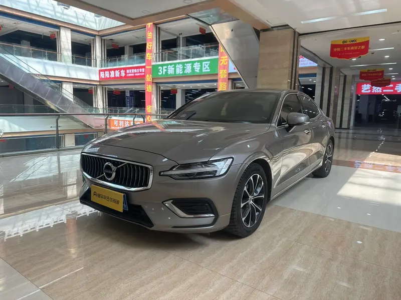 Volvo S60, 2022