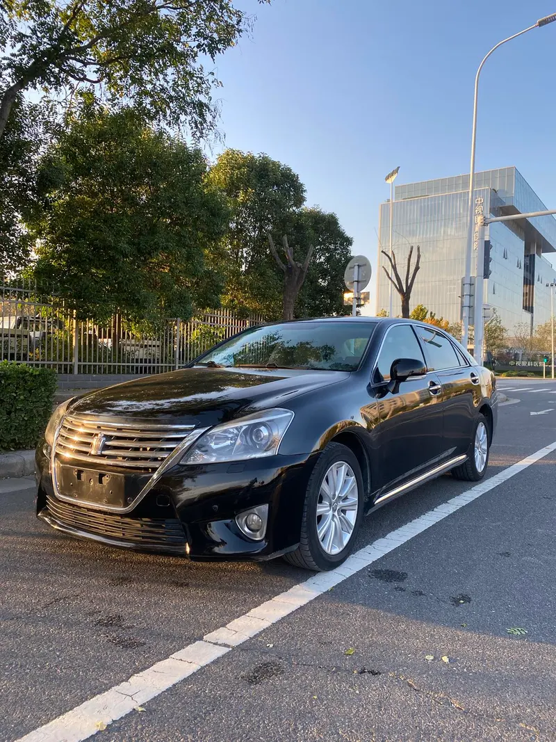 Toyota Crown 2.5L Royal Leather Edition, 2012 — фото 1