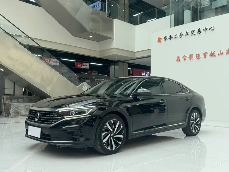 Volkswagen Passat 330TSI Luxury Edition, 2021 — фото 1