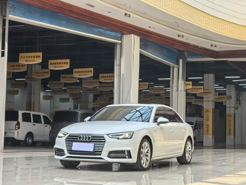 Audi A4L 30 Version 40 TFSI Fashion Version, 2018 — фото 1