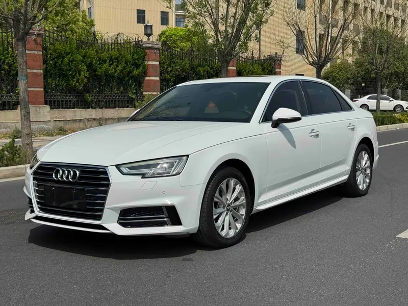 Audi A4L 40 TFSI Version CN6, 2019 — фото 1