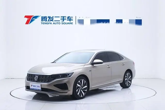 Volkswagen Passat 330TSI Luxury Edition, 2022 — фото 1