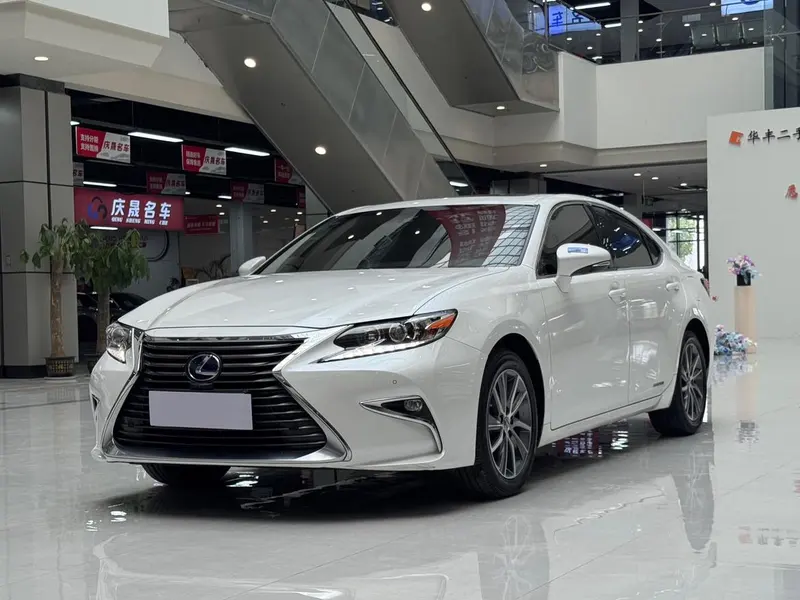 Lexus ES 300h Mark Levinson Comfort Edition, 2017 — фото 1