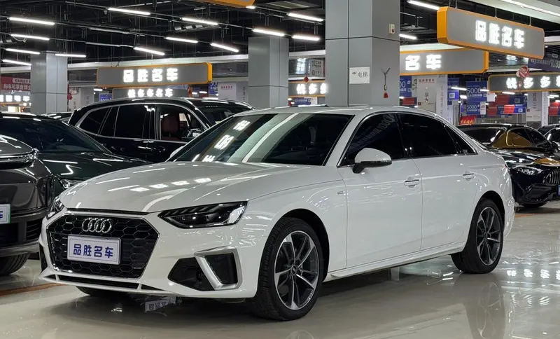 Audi A4L 40 TFSI Fashion Version, 2022 — фото 1