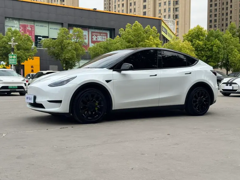 Tesla Model Y, 2022