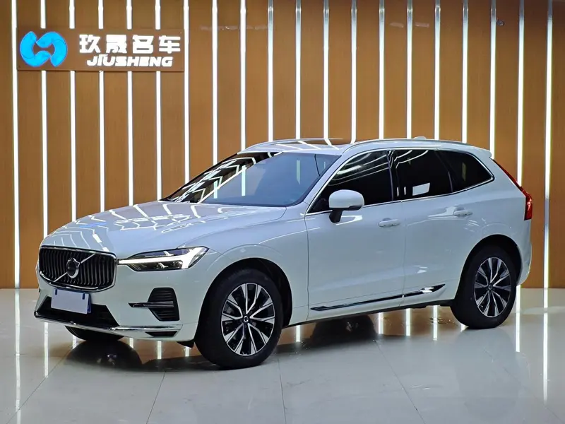 Volvo XC60 B5 4WD Luxury Edition, 2023 — фото 1