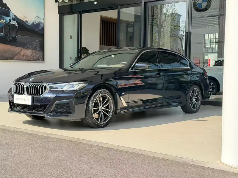 BMW 5-Series, 2022