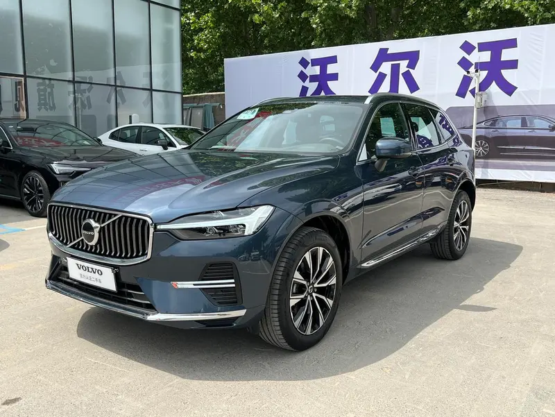 Volvo XC60 B5 4WD Luxury Edition, 2025 — фото 1