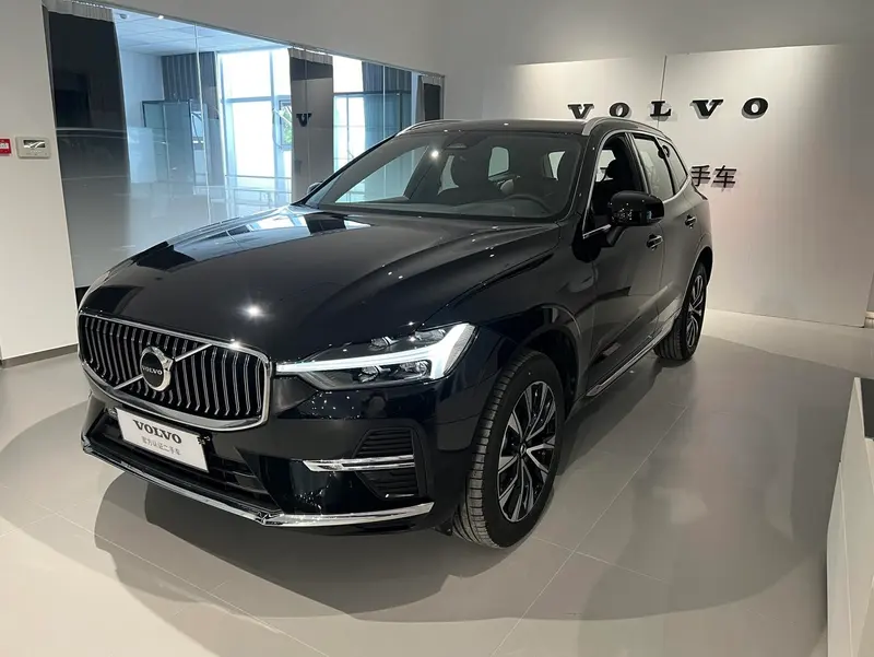 Volvo XC60 B5 4WD Luxury Edition, 2025 — фото 1