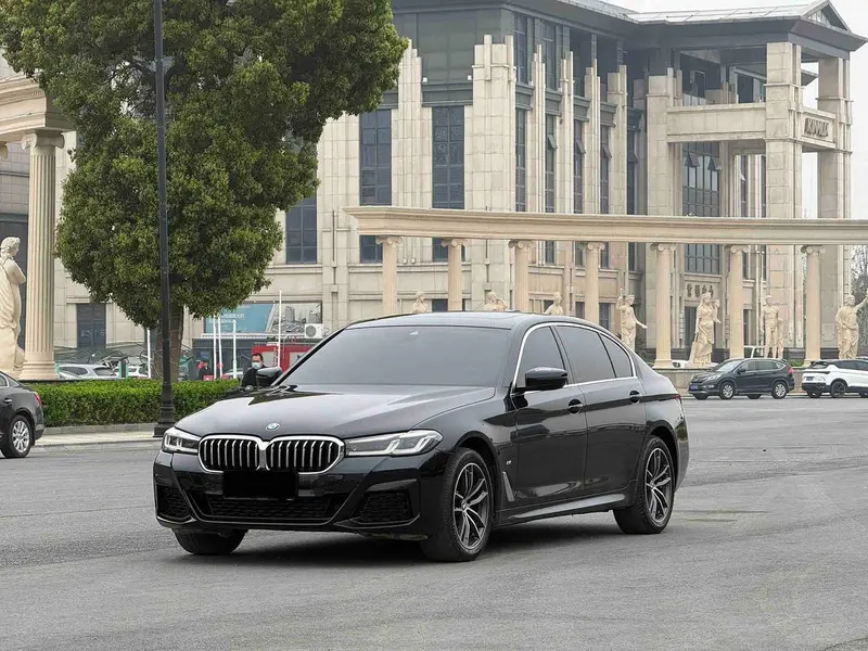 BMW 5-Series, 2022