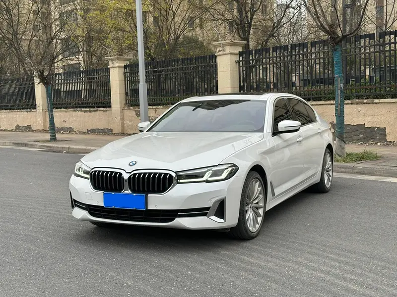 BMW 5-Series, 2022