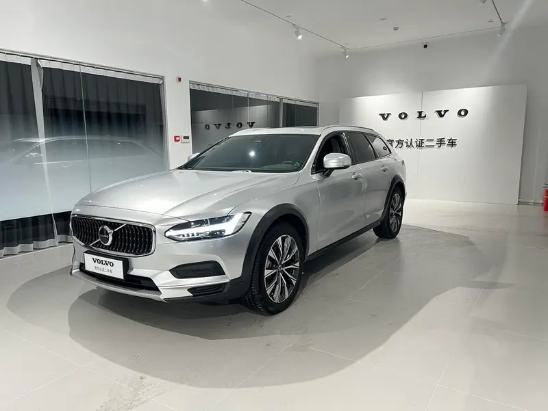 Volvo V90, 2025