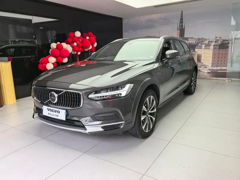 Volvo V90, 2025