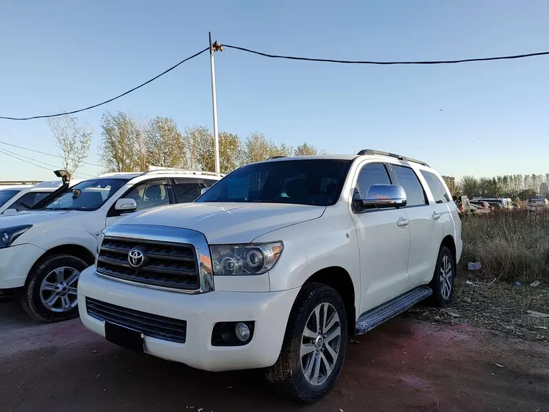 Toyota Sequoia, 2014