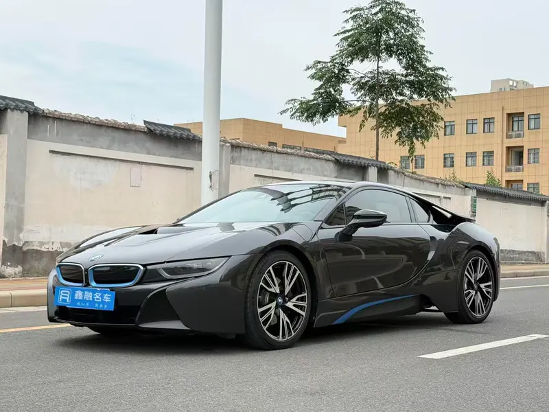 BMW i8, 2014