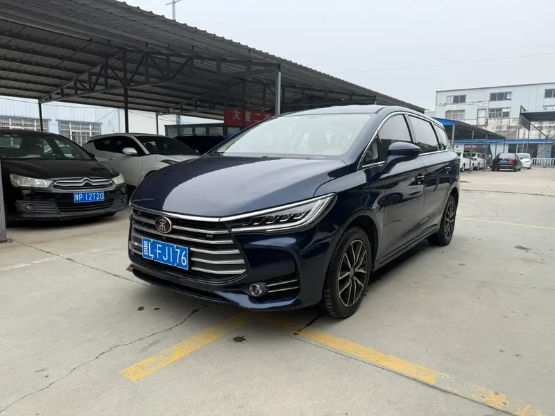BYD Song MAX 1.5T Manual Smart Connected Luxury Version 7 Seater, 2017 — фото 1