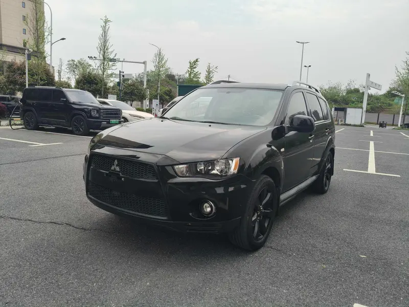 Mitsubishi Outlander (Import), 2010