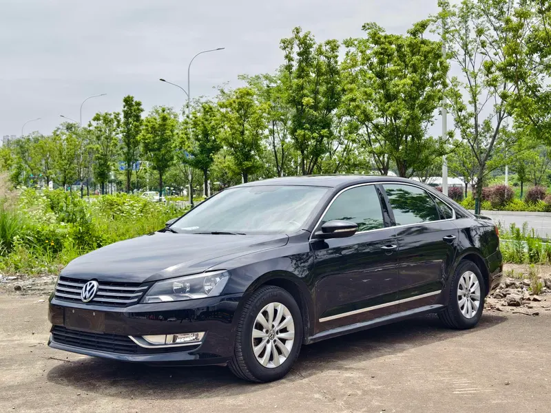 Volkswagen Passat 1.4TSI DSG Premium Edition, 2011 — фото 1