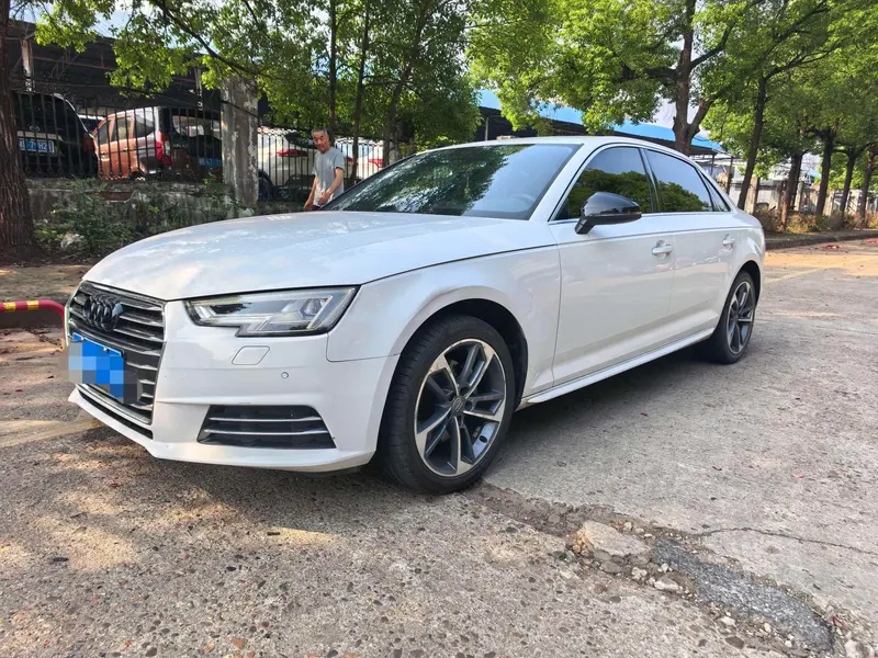 Audi A4L 30 Version 40 TFSI Version, 2018 — фото 1
