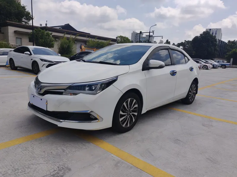 Toyota Corolla Facelift Dual Engine 1.8L E-CVT Leading Edition CN5, 2017 — фото 1