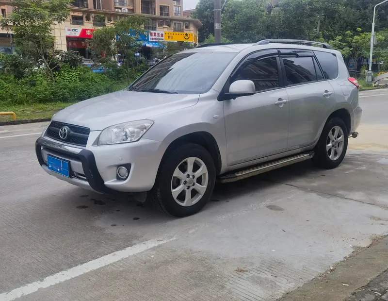 Toyota RAV4 Edition 2.0L Manual Classic, 2013 — фото 1