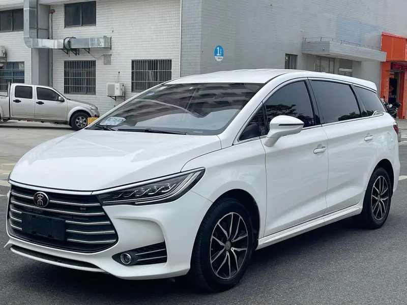 BYD Song MAX 1.5T Auto Smart Connected Luxury Version 7 Seater, 2017 — фото 1