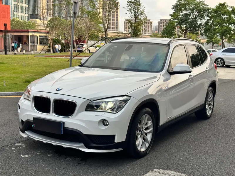 BMW X1 sDrive18i Leading Version, 2014 — фото 1