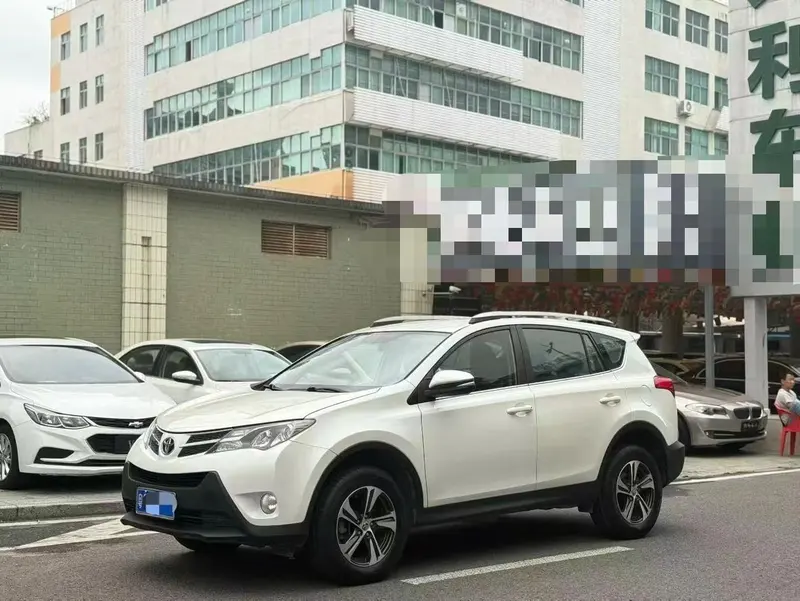 Toyota RAV4 2.0L CVT 2WD Edition, 2015 — фото 1