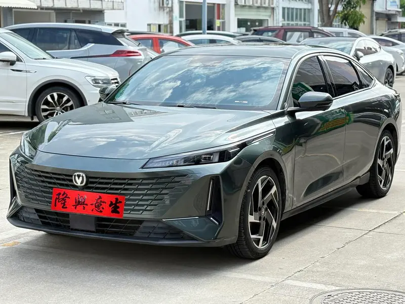 Changan Yida 1.5T GDI Auto Flagship Version, 2023 — фото 1