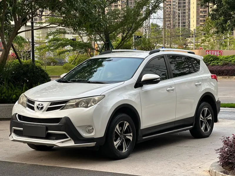 Toyota RAV4 2.0L CVT 2WD Edition, 2015 — фото 1