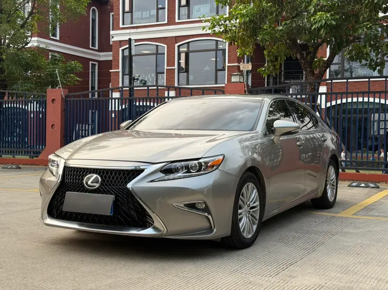 Lexus ES 200 Elite Edition, 2015 — фото 1