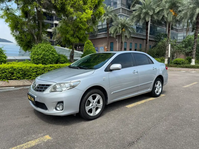 Toyota Corolla 1.8L CVT GL-i, 2011 — фото 1