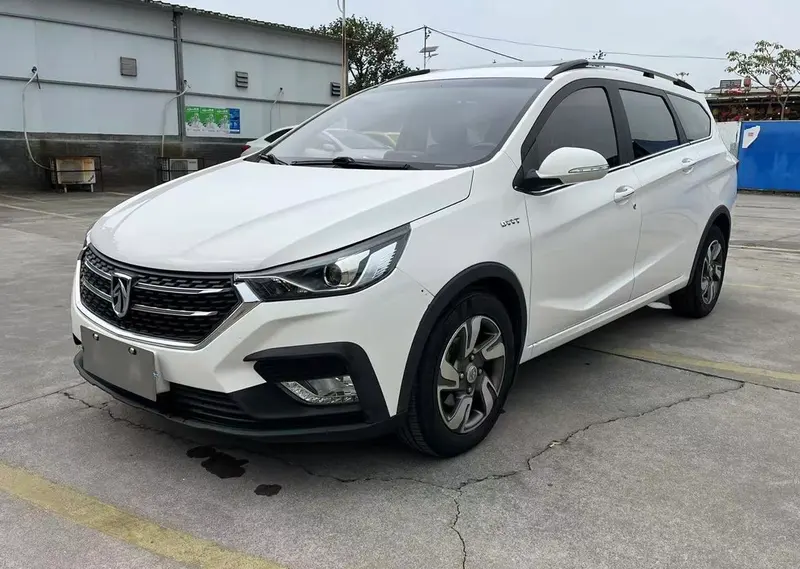 Baojun 310W 1.5L Auto Luxury Version CN5, 2018 — фото 1