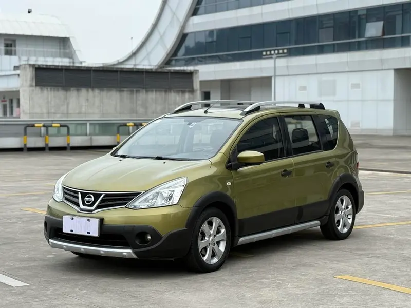 Nissan Livina Dynamic Sharp 1.6XV CVT Luxury Edition, 2015 — фото 1
