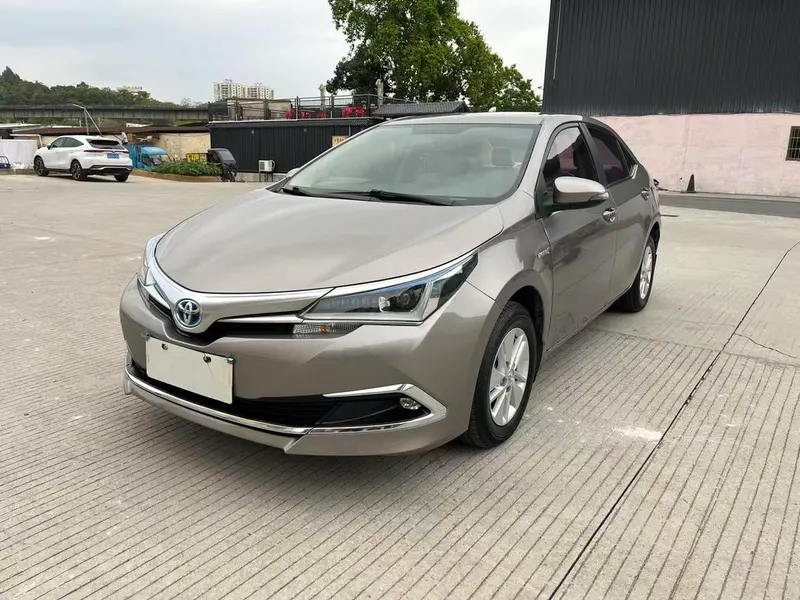 Toyota Corolla Dual Engine 1.8L CVT Edition, 2016 — фото 1