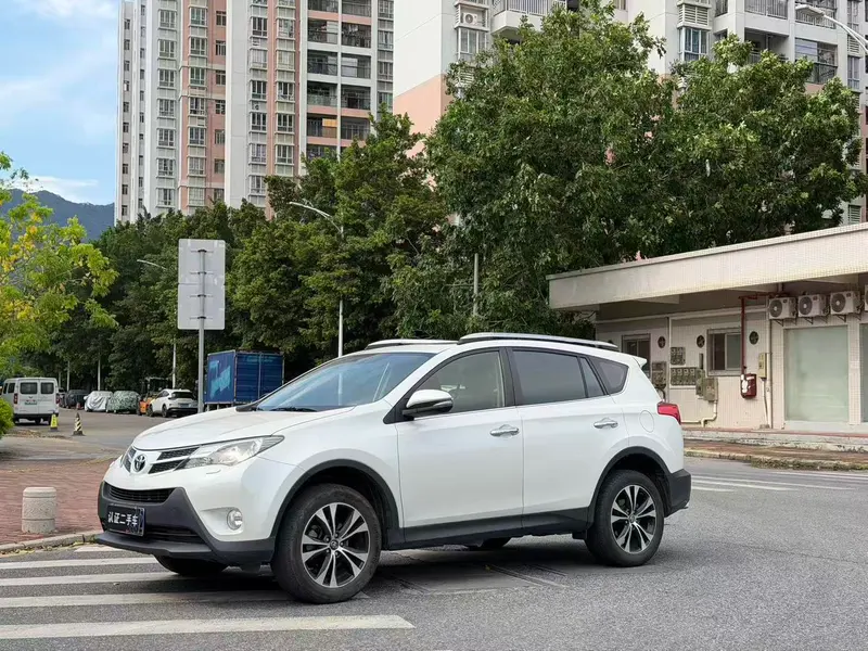 Toyota RAV4 2.5L Auto 4WD Elite Edition, 2015 — фото 1