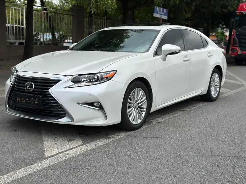 Lexus ES 200 Elite Edition, 2015 — фото 1